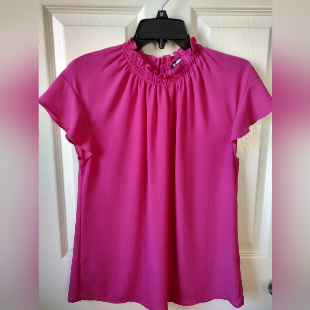 Express - Short Sleeve Blouse in Wild Orchid size M